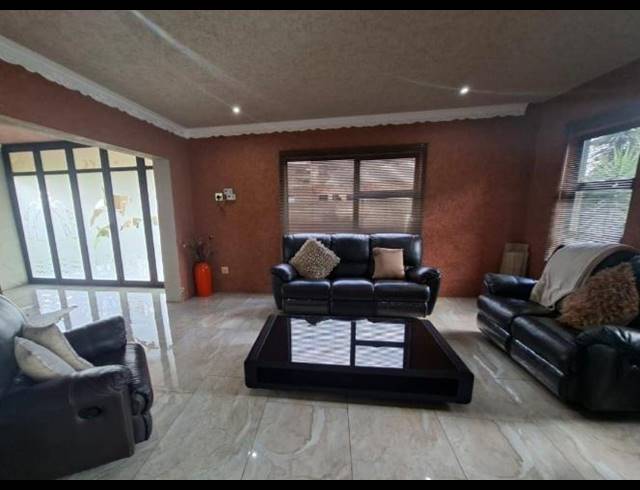 5 BEDROOM HOUSE FOR SALE IN SELCOURT